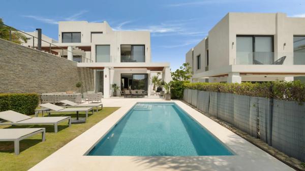 Chalet pareado en Urbanización Artola Alta