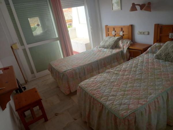 Chalet adosado en avenida Aljaima, 33