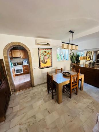 Chalet adosado en avenida Benajarafe, 214