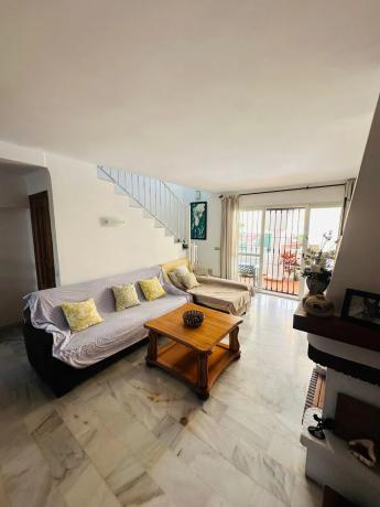 Chalet adosado en avenida Benajarafe, 214