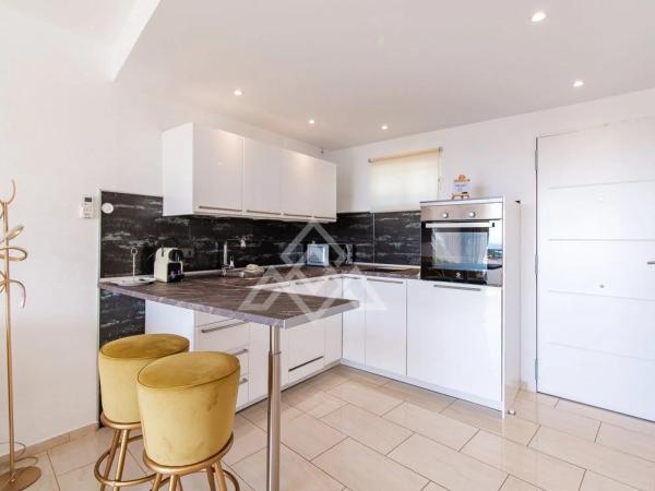 Estudio en calle de Las Golondrinas, 30 -24