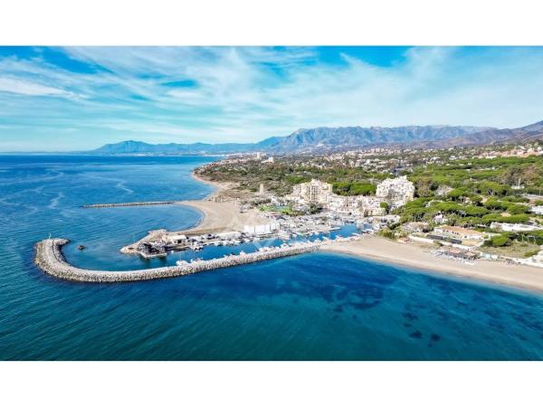 Estudio en calle de Las Golondrinas, 30 -24