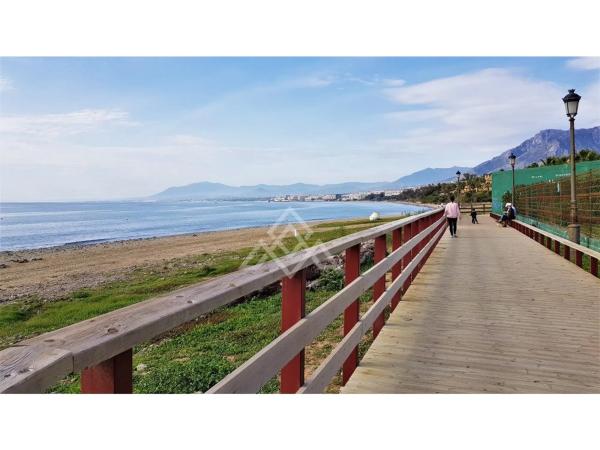 Estudio en calle de Las Golondrinas, 30 -24