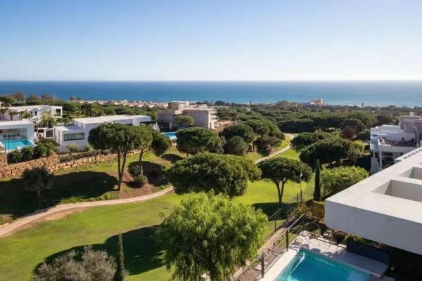 Chalet adosado en avenida de los Acebos