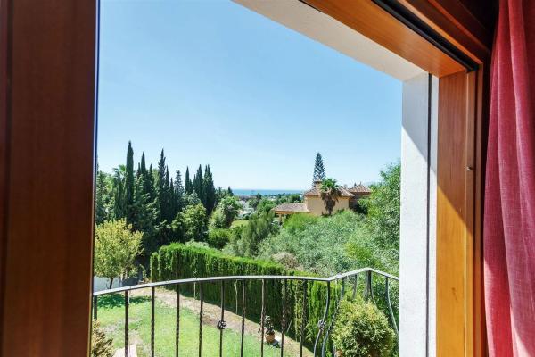 Casa independiente en calle los Claveles, 170