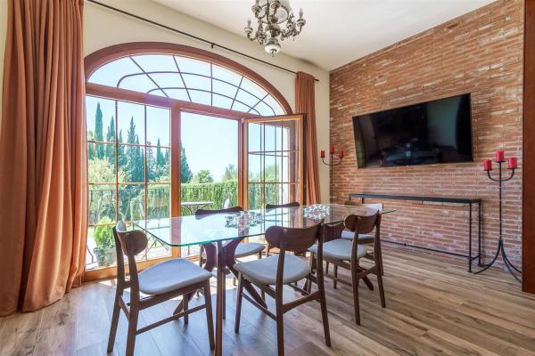 Casa independiente en calle los Claveles, 170