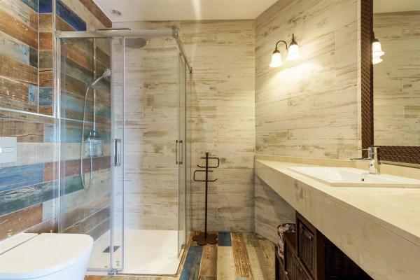 Casa independiente en calle los Claveles, 170