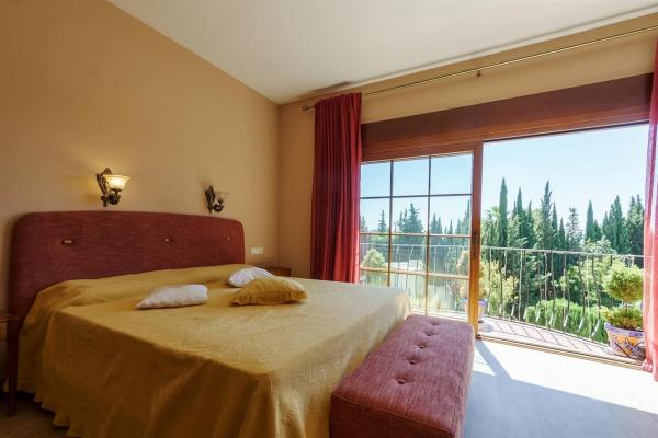 Casa independiente en calle los Claveles, 170