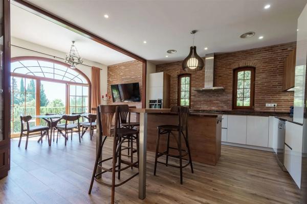 Casa independiente en calle los Claveles, 170