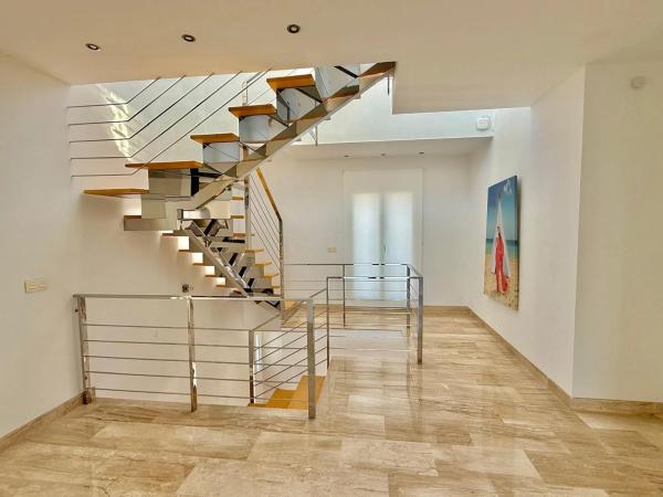 Casa independiente en avenida del Rosario