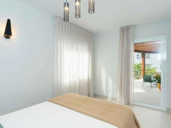 Casa independiente en plaza de los Naranjos