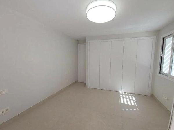 Casa independiente en plaza de los Naranjos