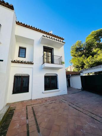 Chalet adosado en avenida las Palmeras, 17