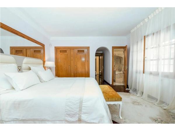 Chalet en calle Jacinto Benavente, 4