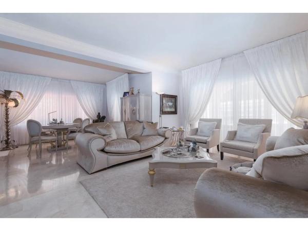 Chalet en calle Jacinto Benavente, 4