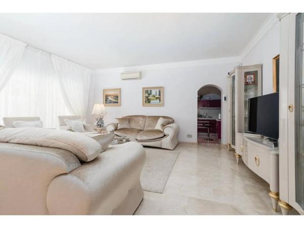 Chalet en calle Jacinto Benavente, 4