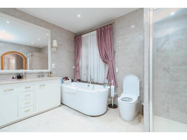 Chalet en calle Jacinto Benavente, 4