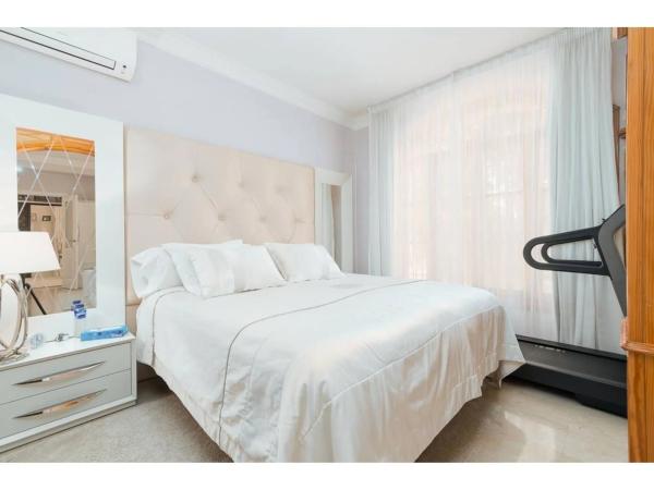 Chalet en calle Jacinto Benavente, 4