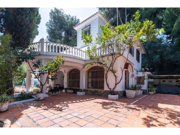 Chalet en calle Jacinto Benavente, 4