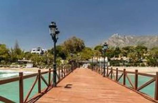 Piso en Av General Lopez Dominguez, 12