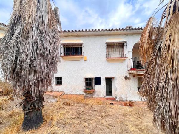 Casa independiente en calle Hungría, 24