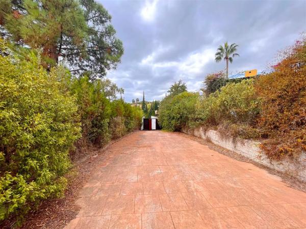 Casa independiente en calle Hungría, 24