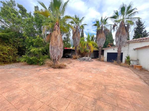 Casa independiente en calle Hungría, 24