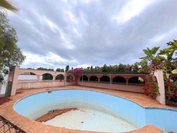 Casa independiente en calle Hungría, 24