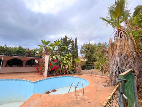 Casa independiente en calle Hungría, 24