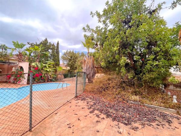 Casa independiente en calle Hungría, 24