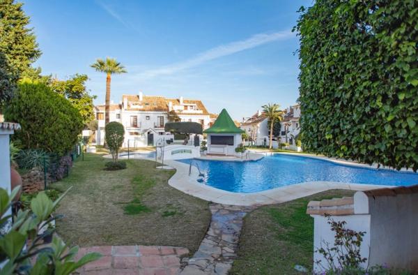 Chalet adosado en Urbanización las Cancelas, 120