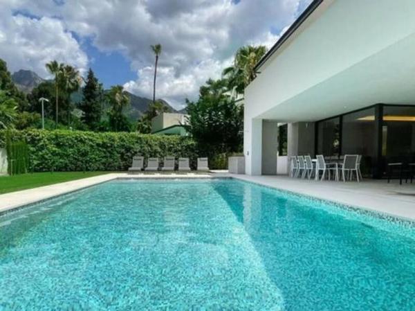 Casa independiente en bulevar Príncipe Alfonso de Hohenlohe