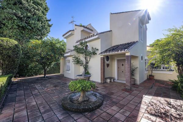 Casa independiente en calle Romero de Torres, 15