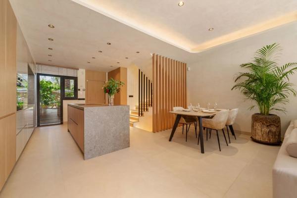 Chalet adosado en calle Santillana del Mar, 2