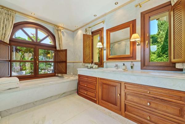 Casa independiente en Urbanización Lomas de Marbella Club