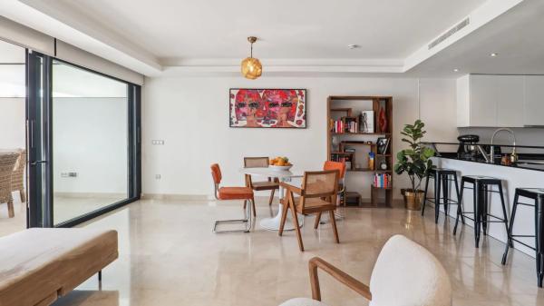 Chalet pareado en calle Santillana del Mar, 11