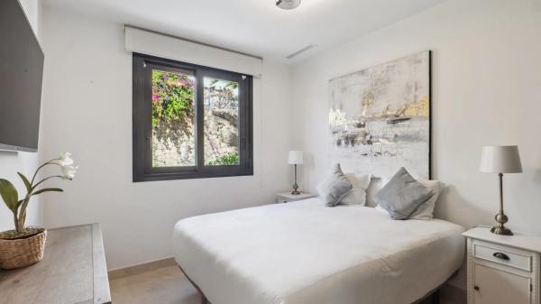 Chalet pareado en calle Santillana del Mar, 11