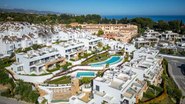 Chalet pareado en calle Santillana del Mar, 11