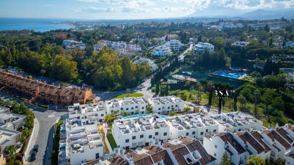 Chalet pareado en calle Santillana del Mar, 11