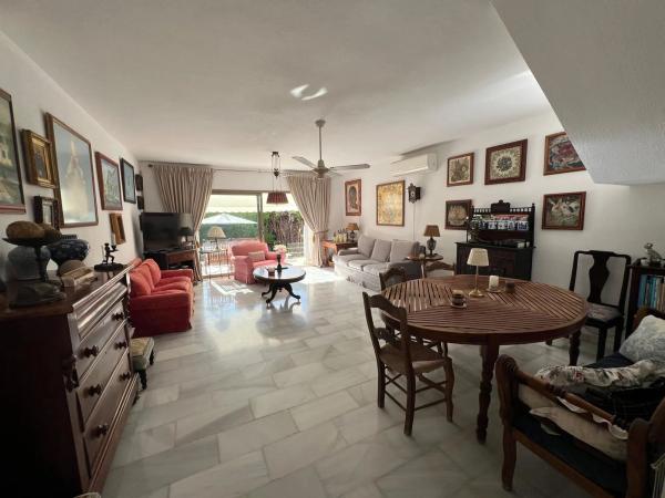 Chalet adosado en calle de Marcasitas, 40 f