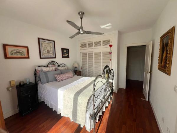 Chalet adosado en calle de Marcasitas, 40 f