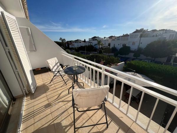 Chalet adosado en calle de Marcasitas, 40 f