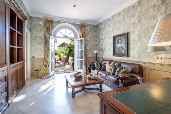 Casa independiente en Urbanizacion Altos Reales, 8