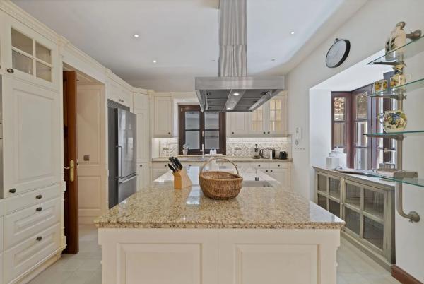 Casa independiente en calle Montemayor