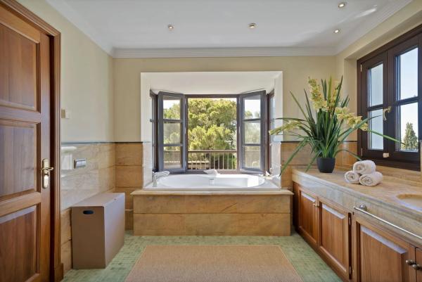 Casa independiente en calle Montemayor