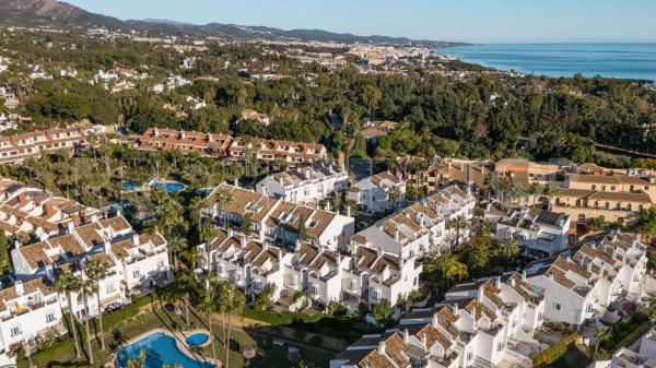 Chalet adosado en calle Cecilia Böhl de Faber