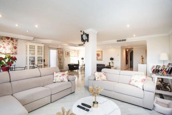 Dúplex en Barrio La Carolina-Guadalpín