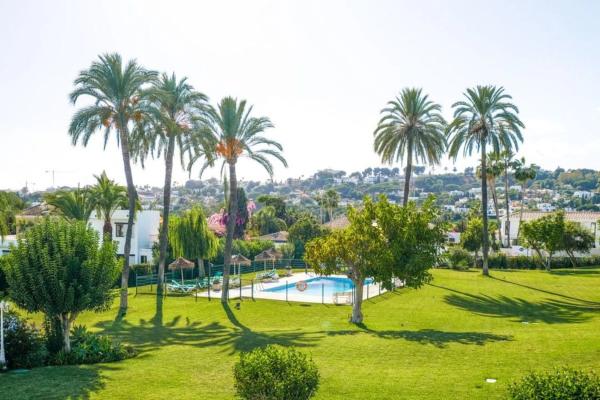 Chalet adosado en calle Al-andalus