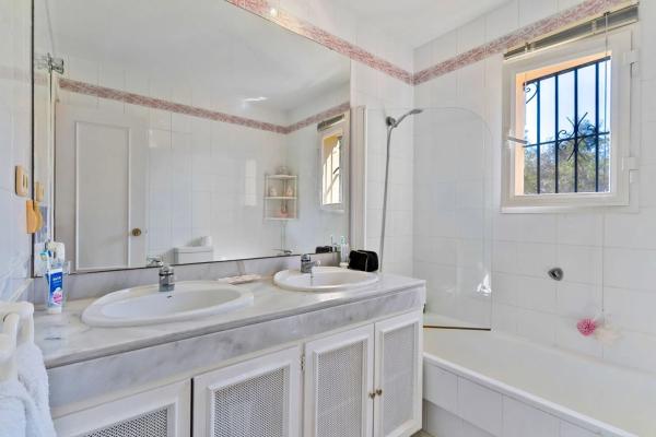 Chalet adosado en Urbanización los Olivos I, 5