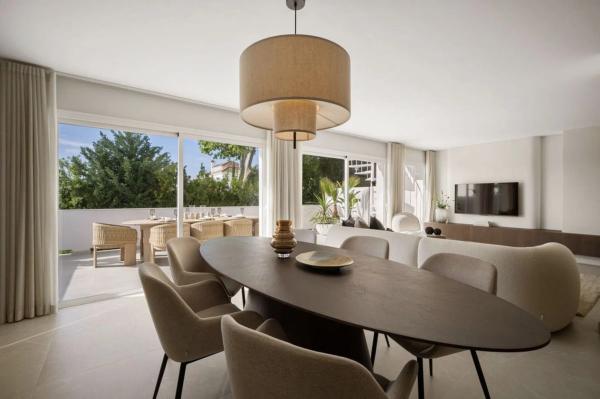 Chalet adosado en avenida Valle del Golf